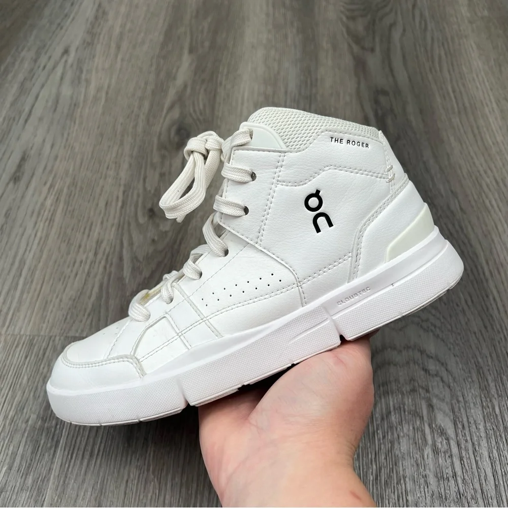 On The Roger Clubhouse Mid Womens Size 6 White Athletic Leather Shoes Sneakers‎